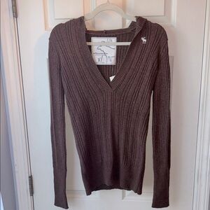 NWT Abercrombie Authentic Vintage Y2K Dark Brown V-Neck Ribbed Hoodie Sweater